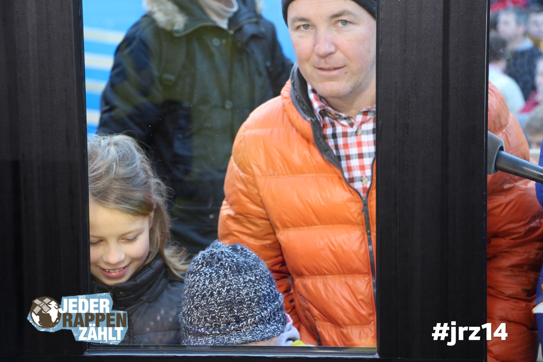 Spende auch du einen Teddybären für Familien auf der Flucht. #jrz14 Jeder Rappen zählt. Foto unter: