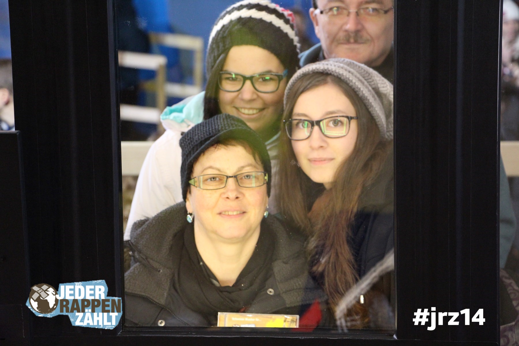 Spende auch du einen Teddybären für Familien auf der Flucht. #jrz14 Jeder Rappen zählt. Foto unter:
