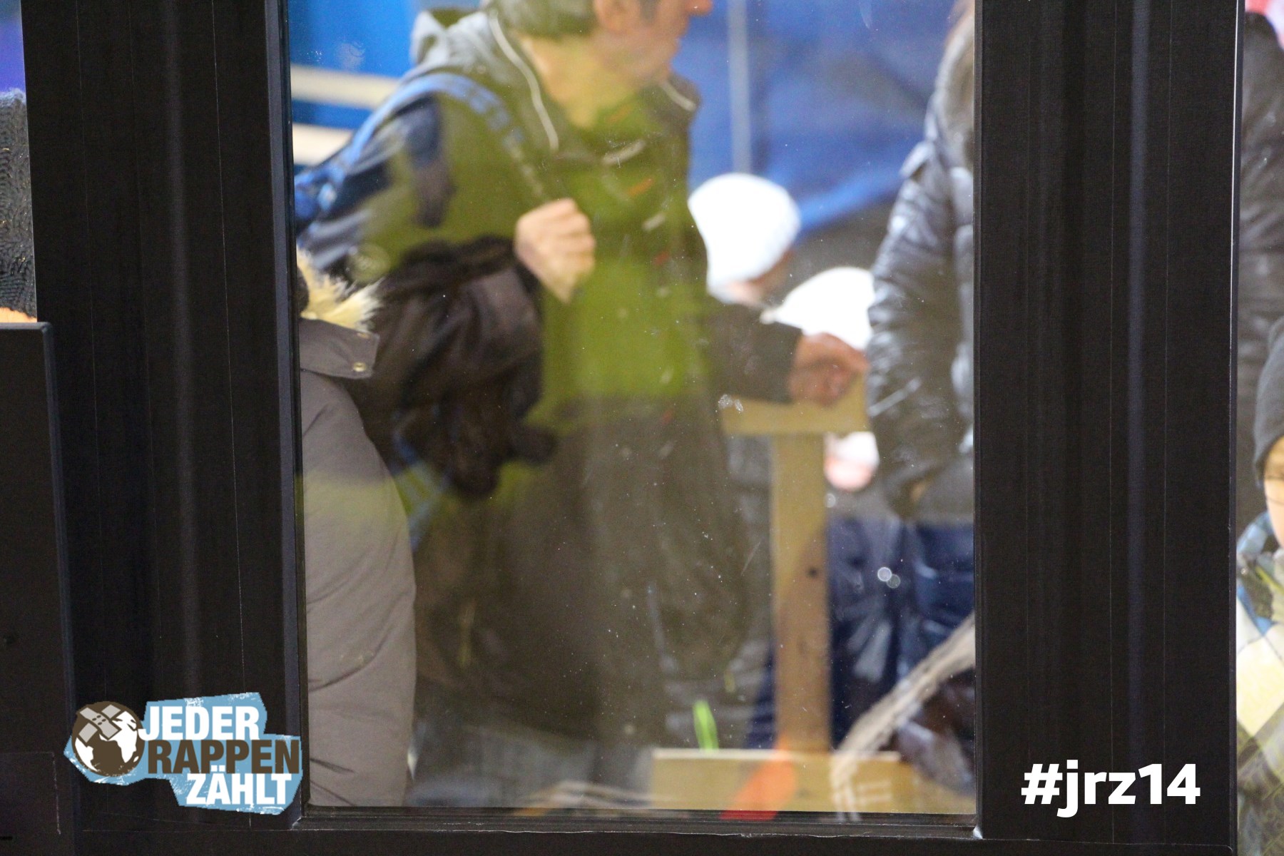 Spende auch du einen Teddybären für Familien auf der Flucht. #jrz14 Jeder Rappen zählt. Foto unter: