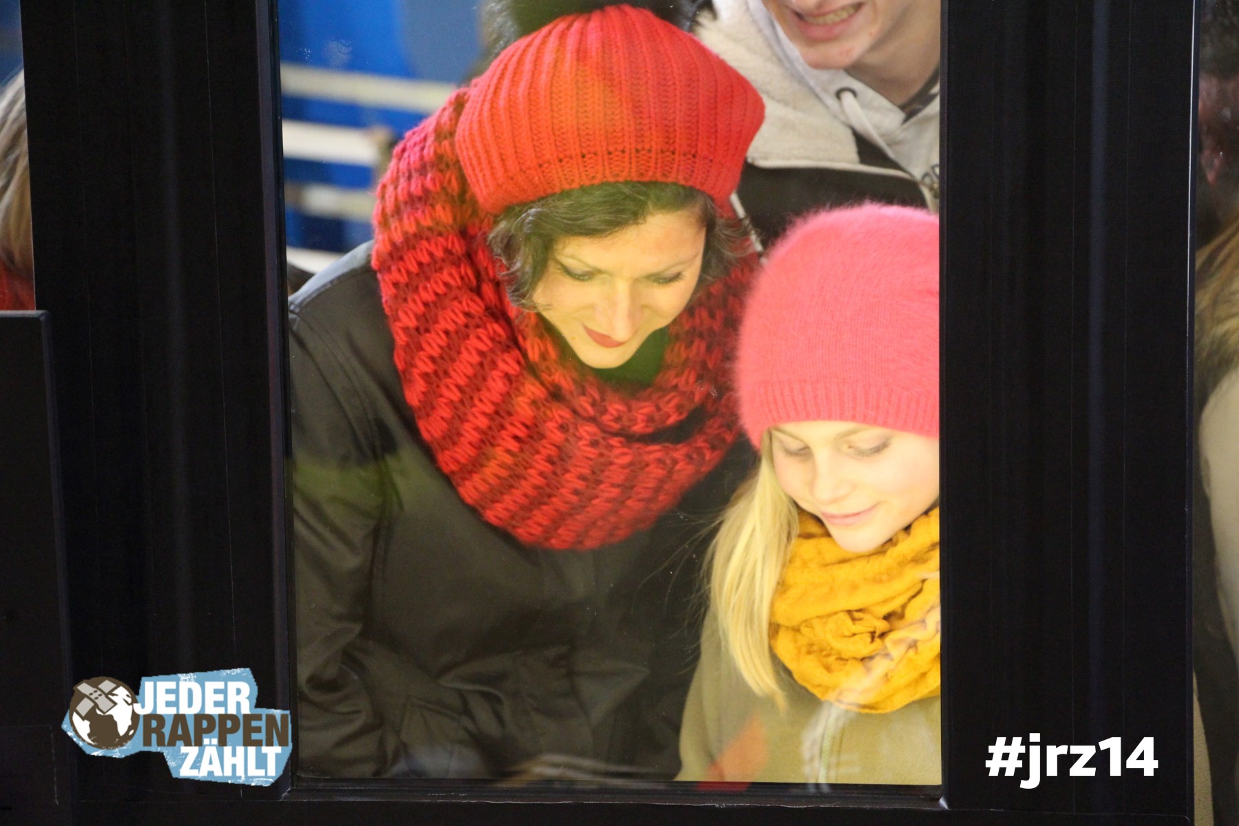 Spende auch du einen Teddybären für Familien auf der Flucht. #jrz14 Jeder Rappen zählt. Foto unter: